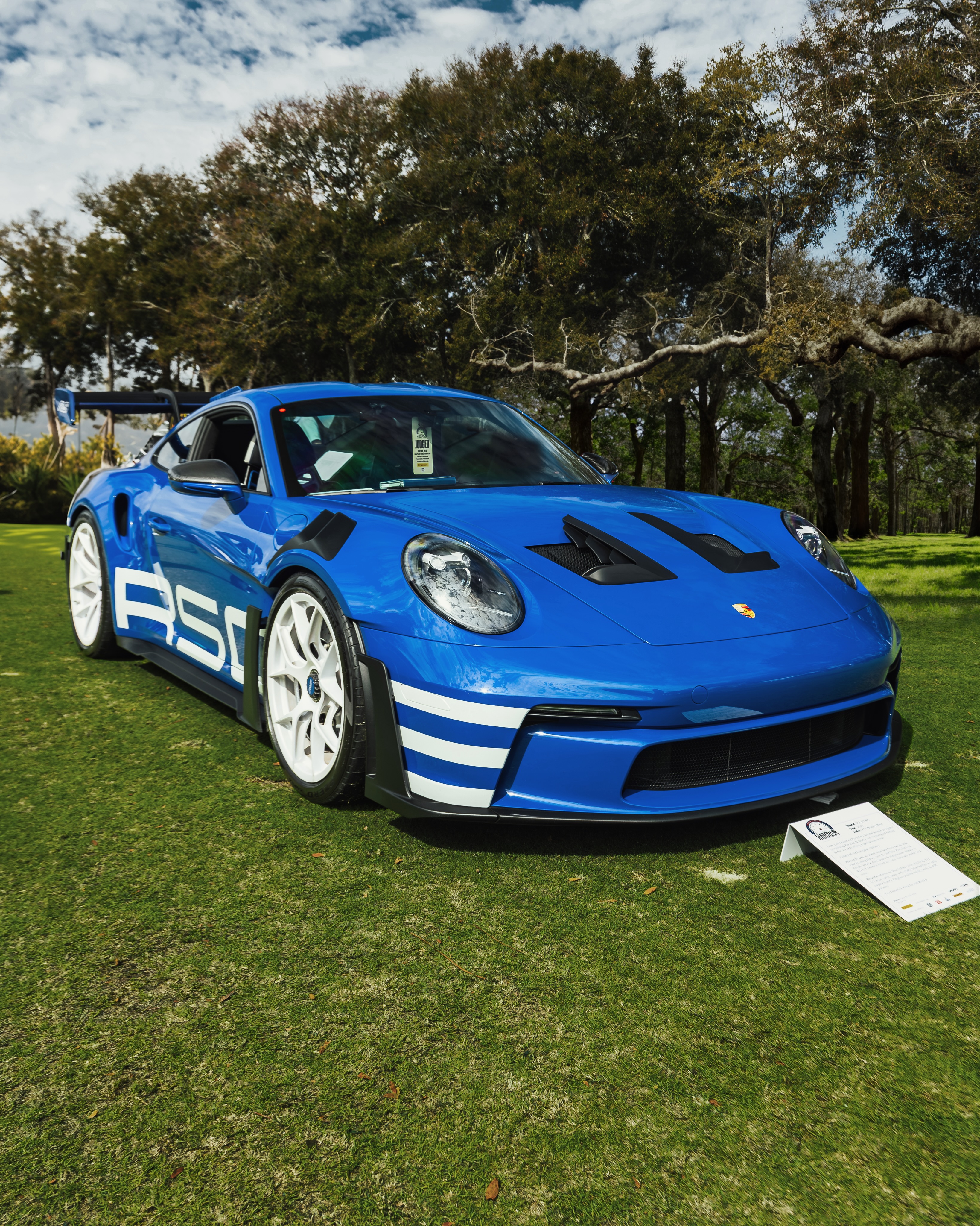 Do you see better with 1 or 2? 🏎️👀 #porsche #gt3rs #werksreunion